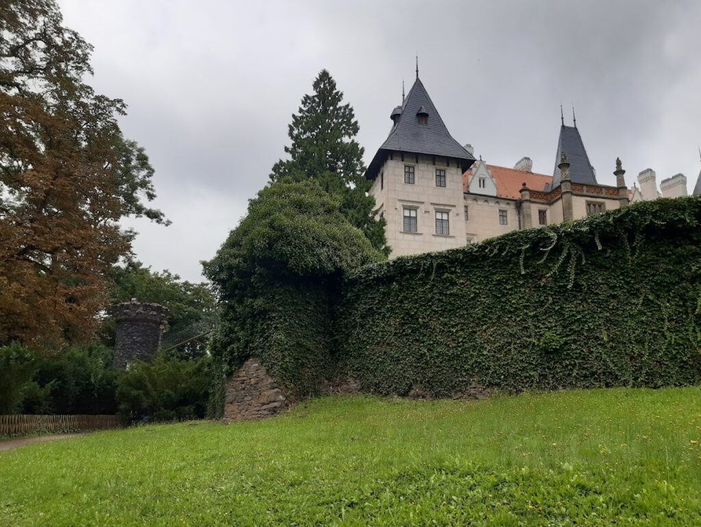 Zámek Žleby 4